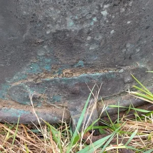 A very large antique copper cauldron. - Image 6