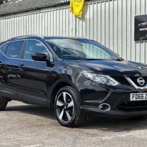 2016 Nissan Qashqai 1.5 dCi N-Vision 5-door hatchback diesel manual