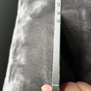 iPhone 5S 16GB silver unlocked - Image 8