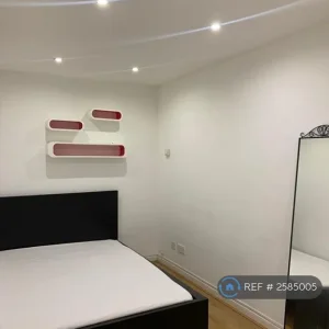 3 bedroom house in Hanover Avenue, London, E16 (3 bed) (#2585005) - Image 3