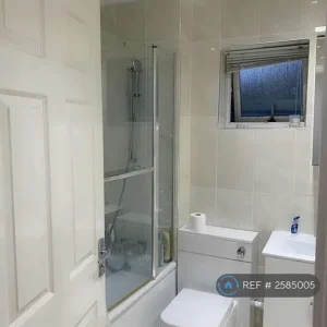 3 bedroom house in Hanover Avenue, London, E16 (3 bed) (#2585005) - Image 4