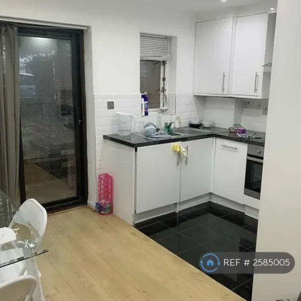 3 bedroom house in Hanover Avenue, London, E16 (3 bed) (#2585005)