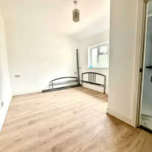 DOUBLE EN-SUITE ROOMS AVAILABLE FOR RENT - Image 6