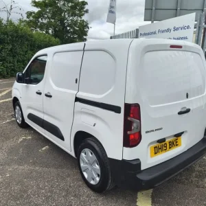 2019 Citroen Berlingo 650 ENTERPRISE M BLUEHDI Car Derived Van Diesel Manual - Image 4