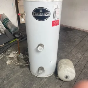 Hot water cylinder