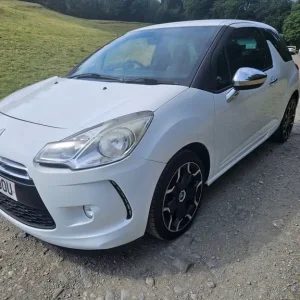 2010 Citroen DS3 1.6 HDi Black 3dr HATCHBACK Diesel Manual - Image 3