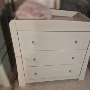 Mamas and Papas Kids bedroom set (wardrobe, crib/bed, drawers) - Image 4