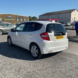 2013 Honda Jazz 1.4 i-VTEC ES Plus Hatchback 5dr Petrol CVT Euro 5 (99 ps) HATCHBACK Petrol Autom... - Image 4