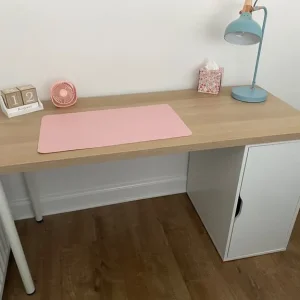 Desk - W 140 cm D 60cm H 74