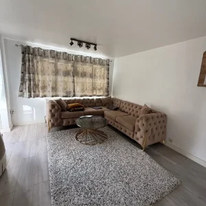 🏡 Modern 1-Bed Flat with Parking - Image 3