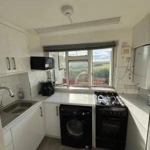 🏡 Modern 1-Bed Flat with Parking - Image 6