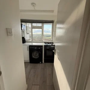 🏡 Modern 1-Bed Flat with Parking - Image 7