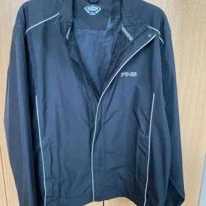 Lightweight waterproof jacket - Image 2
