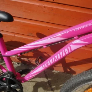 Specialized hotrock girls bike, suit age 6 to 8 years, 20 inch wheels, lightweight frame, 6 gears - Image 3
