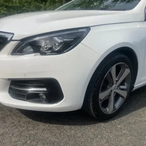 Peugeot, 308, Hatchback, 2019, Manual, 1199 (cc), 5 doors - Image 8