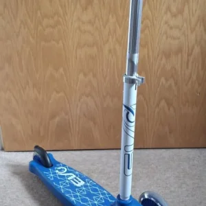 Evo Light Up Move N Groove Scooter - Image 2