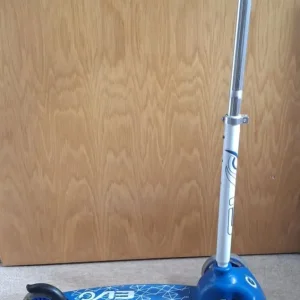 Evo Light Up Move N Groove Scooter