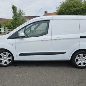 Ford, TRANSIT COURIER, Panel Van, 2017, Manual, 1498 (cc) - Image 4