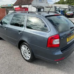 2009 Skoda Octavia 2.0 TDI DSG Estate Diesel - Image 4
