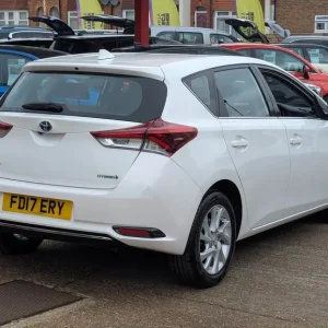 2017 Toyota Auris 1.8 Hybrid Business Edition TSS 5dr CVT**FULL SERVICE Hybrid - Image 4