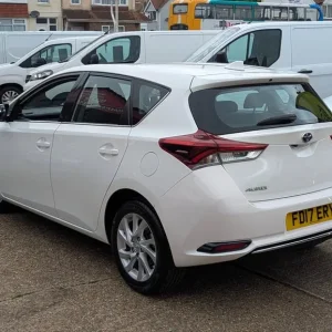2017 Toyota Auris 1.8 Hybrid Business Edition TSS 5dr CVT**FULL SERVICE Hybrid - Image 5