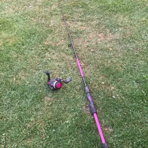 Pink fishing rod and reel - Image 4