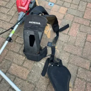 Honda UMK 425 UE 4-Stroke Petrol Strimmer and Brushcutter with Bike Handle - Image 4