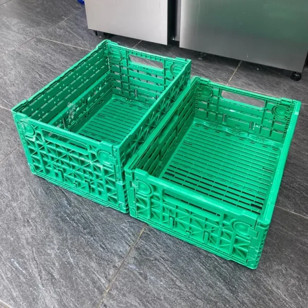 Collapsable stackable storage crates