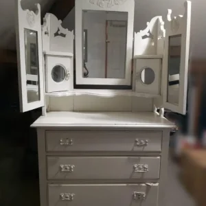 Vintage Dresser/Chest of Drawers