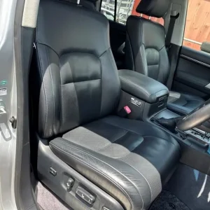 TOYOTA LAND CRUISER AMAZON ZX 4.6 V8 PETROL 2014 24K MILES 1 OWNER FROM NEW - Image 3