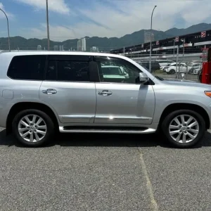 TOYOTA LAND CRUISER AMAZON ZX 4.6 V8 PETROL 2014 24K MILES 1 OWNER FROM NEW - Image 7