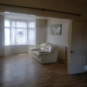 3 bedroom house in Ferrestone Road, Wellingborough, NN8 (3 bed) (#2585645) - Image 2