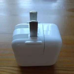 Apple USA 2-pin mains plug and power adapter