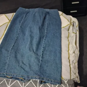 Denim skirt (size 16) - Image 3