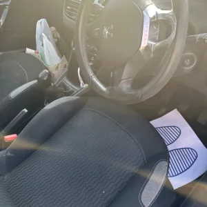 Peugeot, 208, Hatchback, 2015, Manual, 999 (cc), 3 doors - Image 8