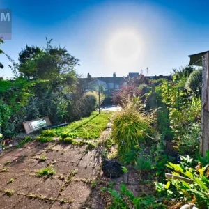 Spacious 4 Double Bed 2 bath house on Ley St, Ilford IG2 - Image 5