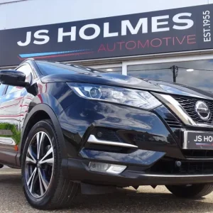 Nissan Qashqai 1.3 DiG-T 160 [157] N-Connecta 5dr DCT Glass Roof Petrol - Image 2