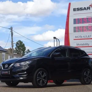 Nissan Qashqai 1.3 DiG-T 160 [157] N-Connecta 5dr DCT Glass Roof Petrol - Image 3