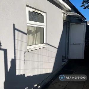 1 bedroom flat in Padnall Road, Romford, RM6 (1 bed) (#2584399) - Image 3