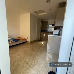 1 bedroom flat in Padnall Road, Romford, RM6 (1 bed) (#2584399) - Image 4