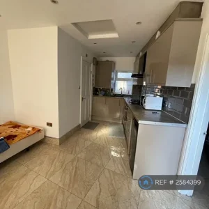 1 bedroom flat in Padnall Road, Romford, RM6 (1 bed) (#2584399) - Image 6