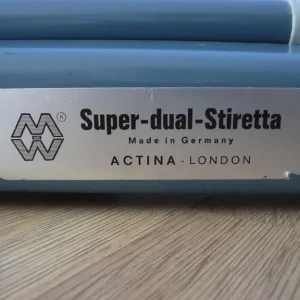 Vintage Super Dual Stiretta Actina projector screen 120x124cm - Image 3