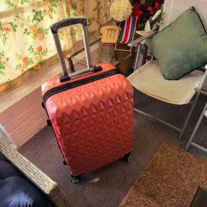 Medium 24-inch suitcase - Image 3