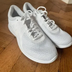 Nike women’s size 8 trainers