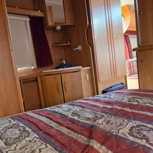 Swift challenger 500se fixed bed - Image 8