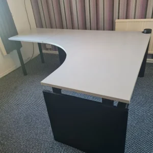 Managers corner office desks extra - Image 3