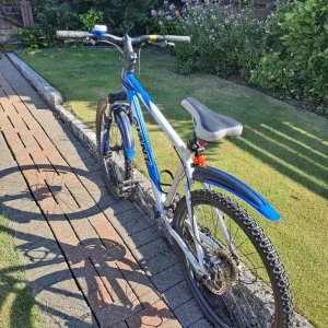 GIANT Ukon hybrid mountain bike - Image 3