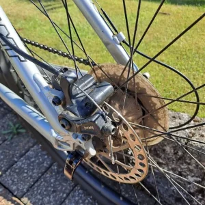 GIANT Ukon hybrid mountain bike - Image 6