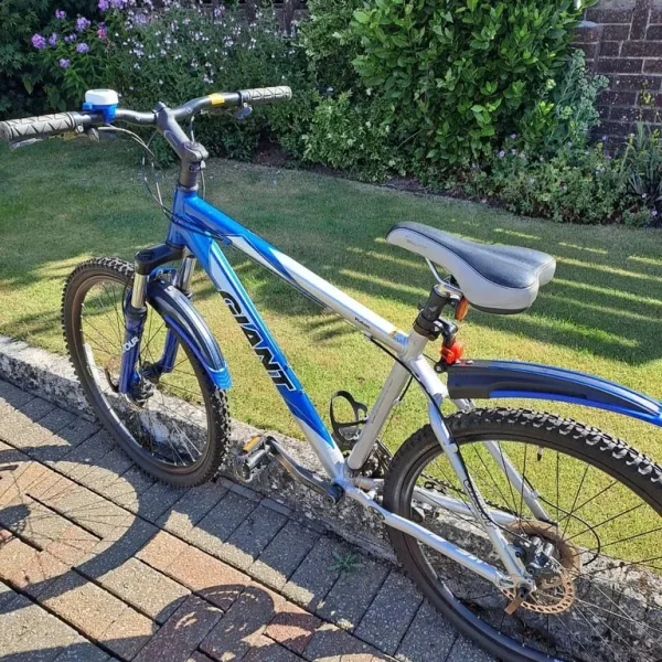 GIANT Ukon hybrid mountain bike