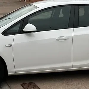 2015 Vauxhall Astra Design 1.6 CDTI ecoFLEX ULEZ FREE ONLY £20 Year Road Tax - Image 3